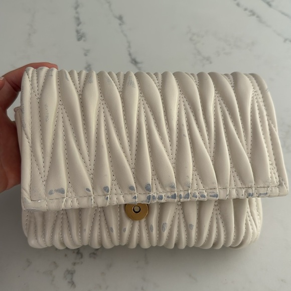 Elegant Cream Quilted Chain Bag - Picture 5 of 7
